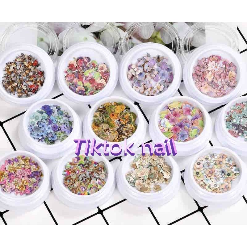 Ần trang trí móng tay