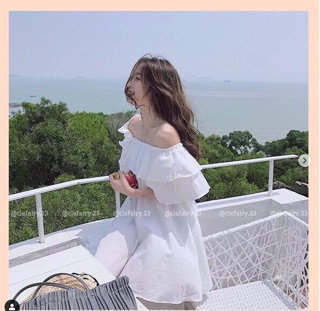 Váy trễ vai trắng