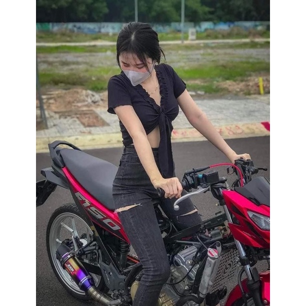 Jean cắt hông lưng cao