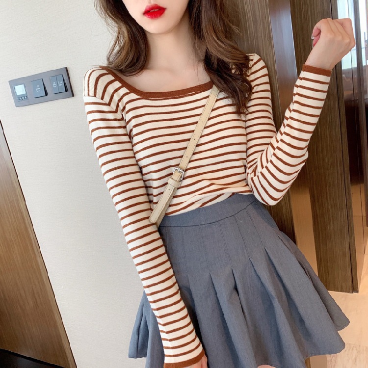 Áo len kẻ cổ vuông basic