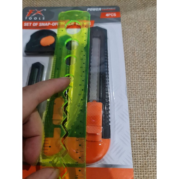 Bộ 4 dao rọc giấy nhiều size, có size mini rất xinh.