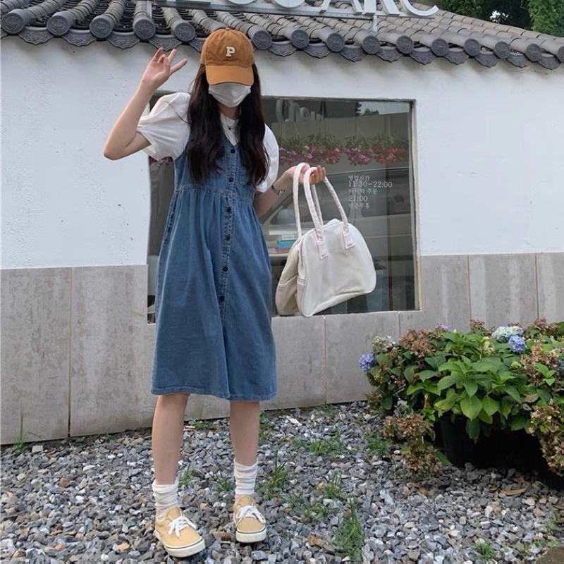 Váy yếm denim nữ tính phong cách thời trang retro