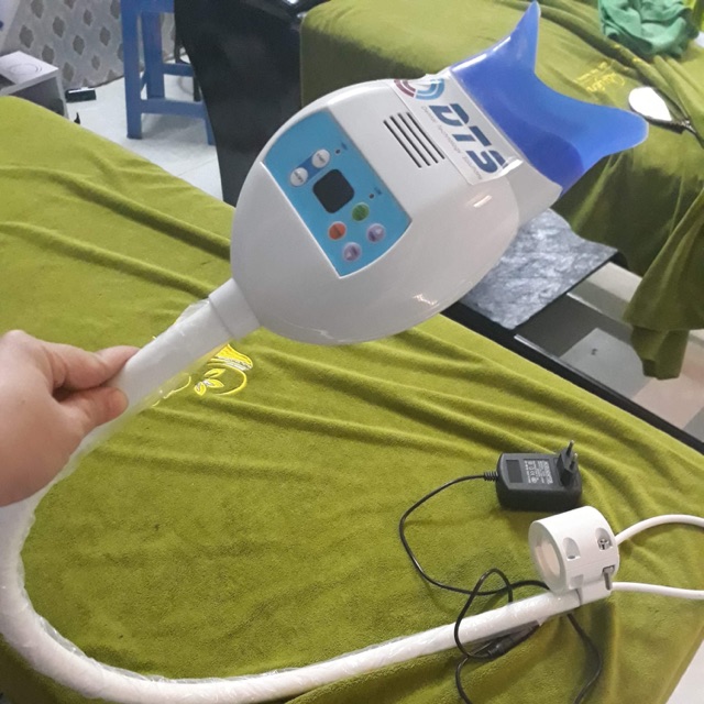 Máy tẩy trắng răng cao cấp,  tặng kèm banh miệng và kính