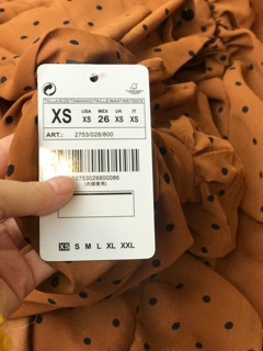 Váy Zara chấm bi