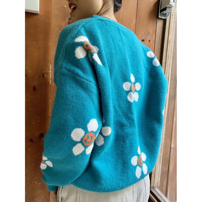 Áo len hoa màu xanh