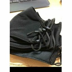 Khẩu trang vải màu đen dây rút chỉnh size, vải cotton, giữa lót vải kháng khuẩn