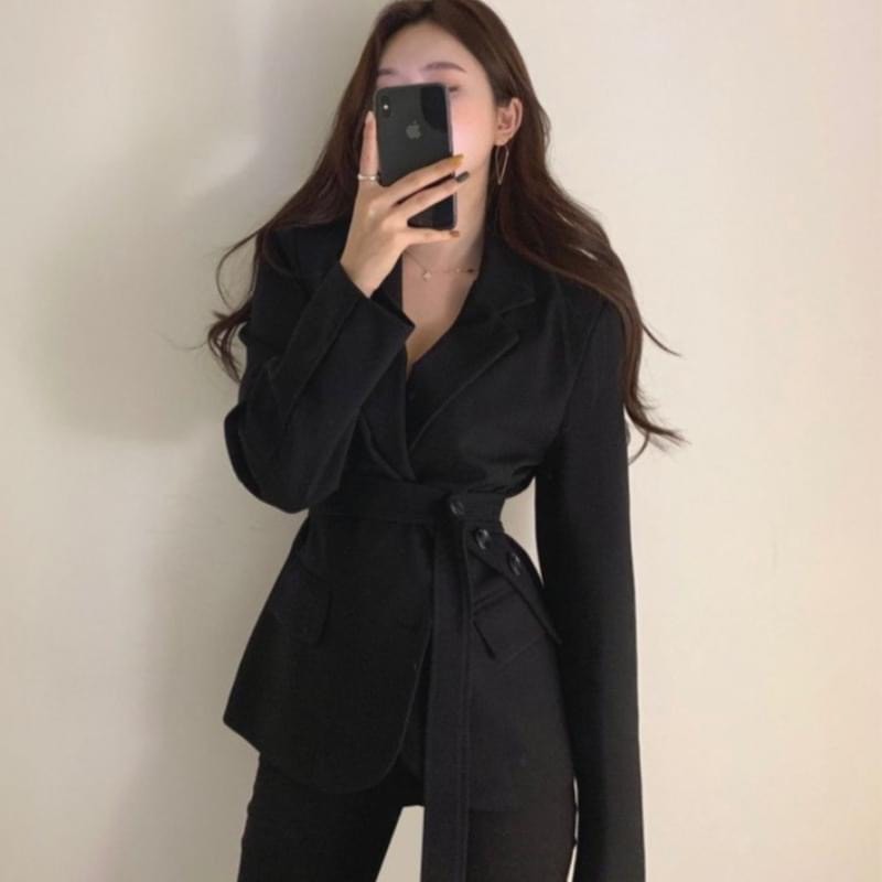 Áo vest - Blazer nữ 2 lớp có dây thắc lưng cùng tone cực xinh - Halo Evy | BigBuy360 - bigbuy360.vn