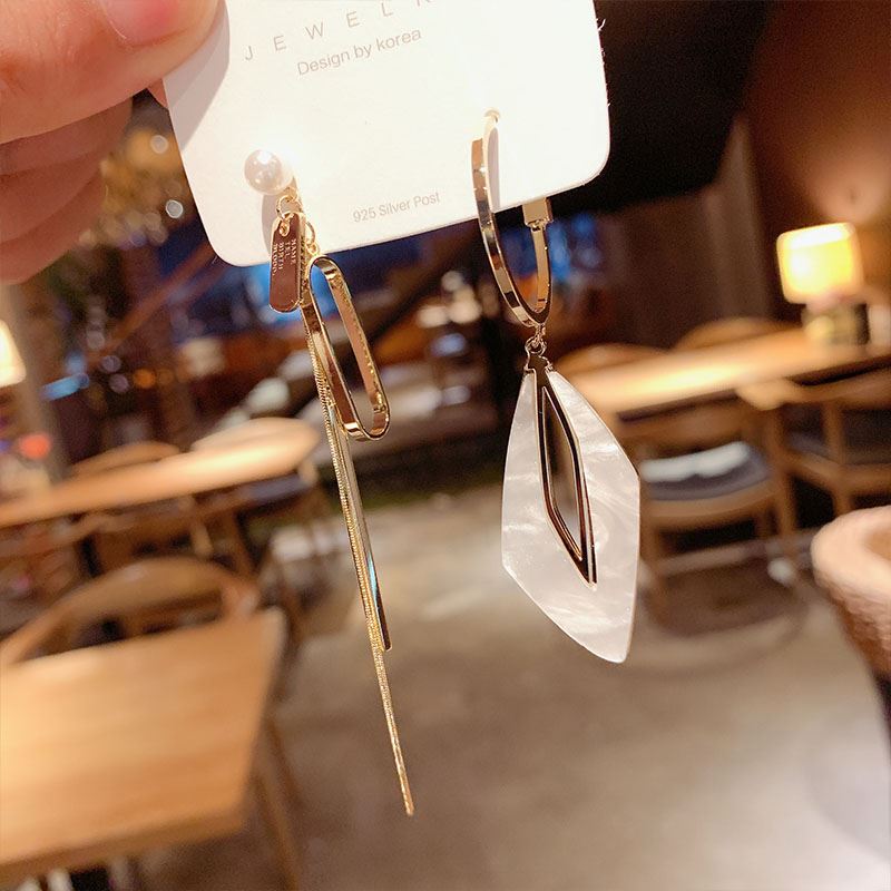 Khuyên tai acrylic hình học dài không đối xứng thời thượng