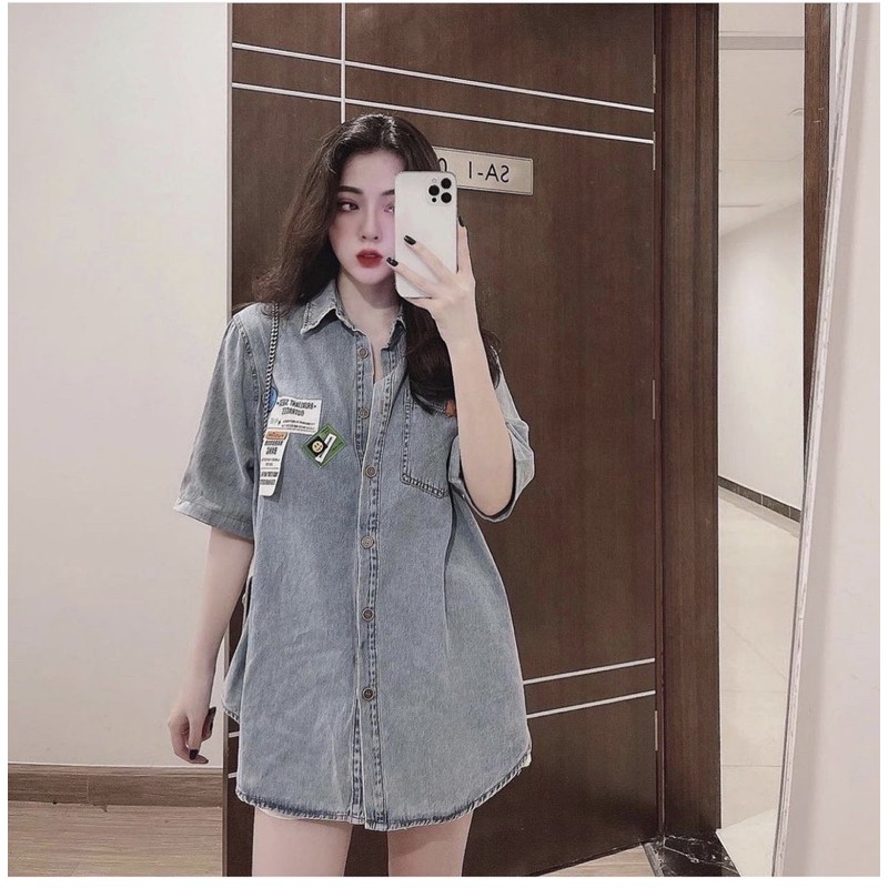 Áo sơ mi bò tay lửng thêu huy hiệu