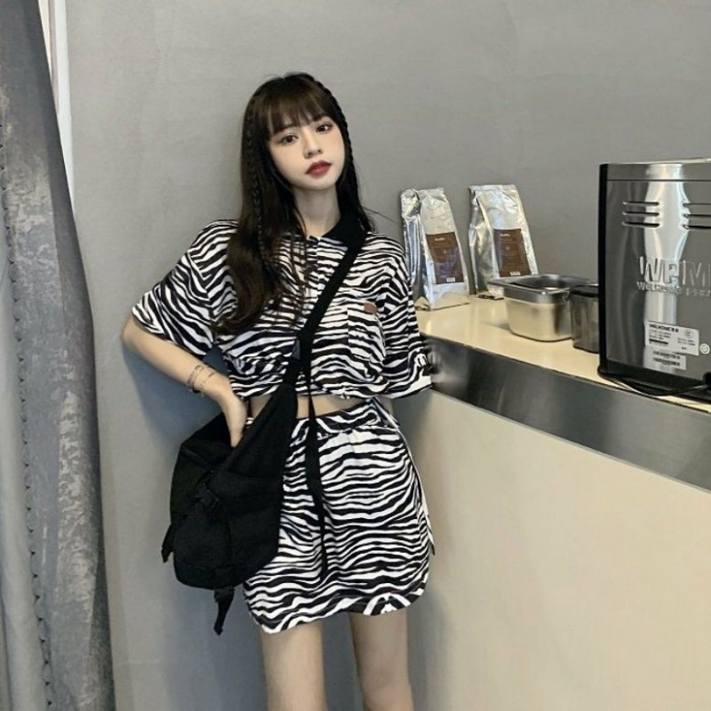 [QUÀ TẶNG LÀ KHẨU TRANG BẠN NHÉ] Áo croptop kèm chân váy loang ngựa vằn / Set bộ thời trang nữ trẻ trung năng động | BigBuy360 - bigbuy360.vn