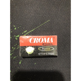 Dao tem cạo râu croma