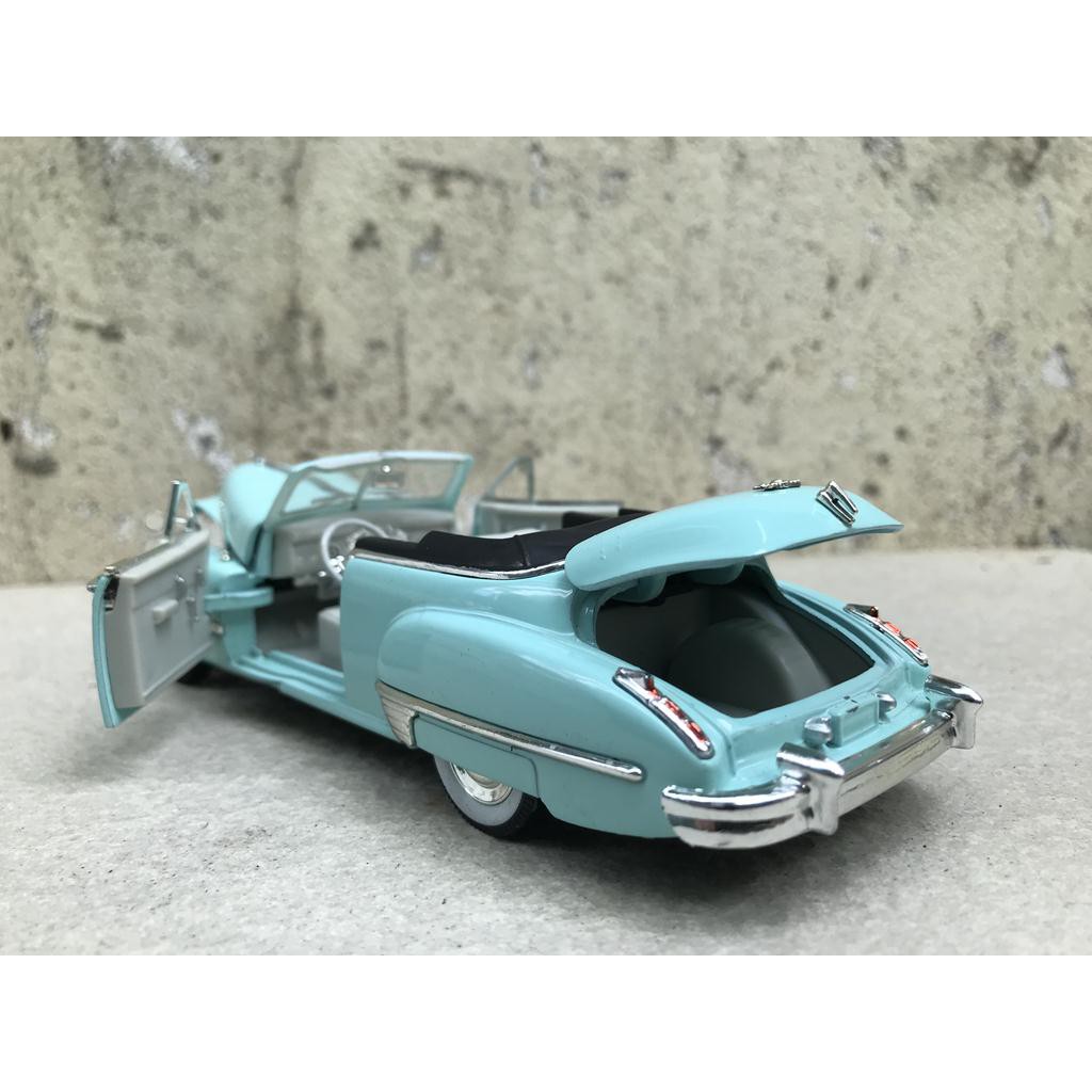 Mô hình xe cổ Cadillac Series 62 1947 - 1:32