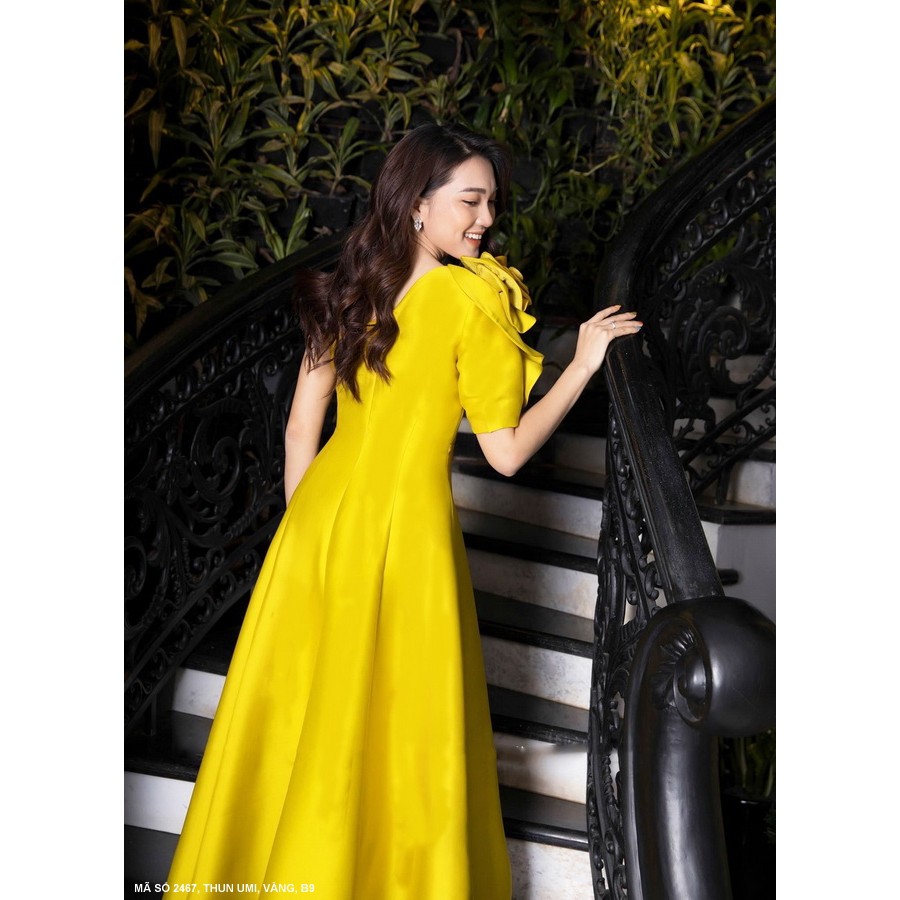 ĐẦM XÒE DÀI VAI XÉO ĐÍNH HOA HỒNG