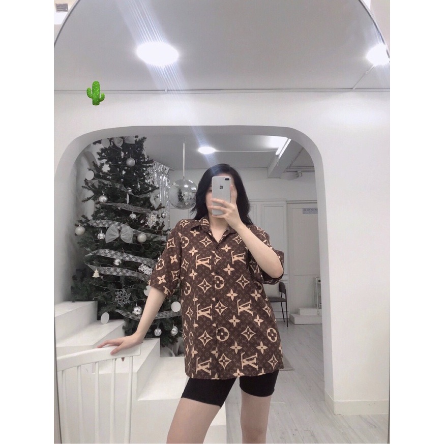 Áo sơ mi form rộng in chữ logo hiệu toàn áo cực xinh , chất kate lụa mềm mịn mát