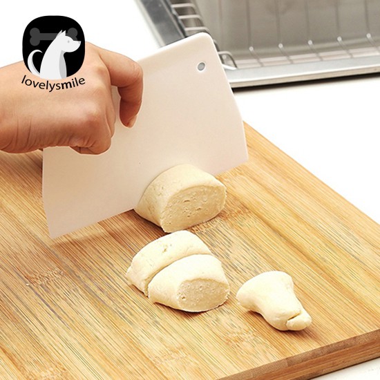 L ~✔ Dụng Cụ Cắt Bột Làm Bánh Bằng Nhựa Tiện Dụng Cho Nhà Bếp