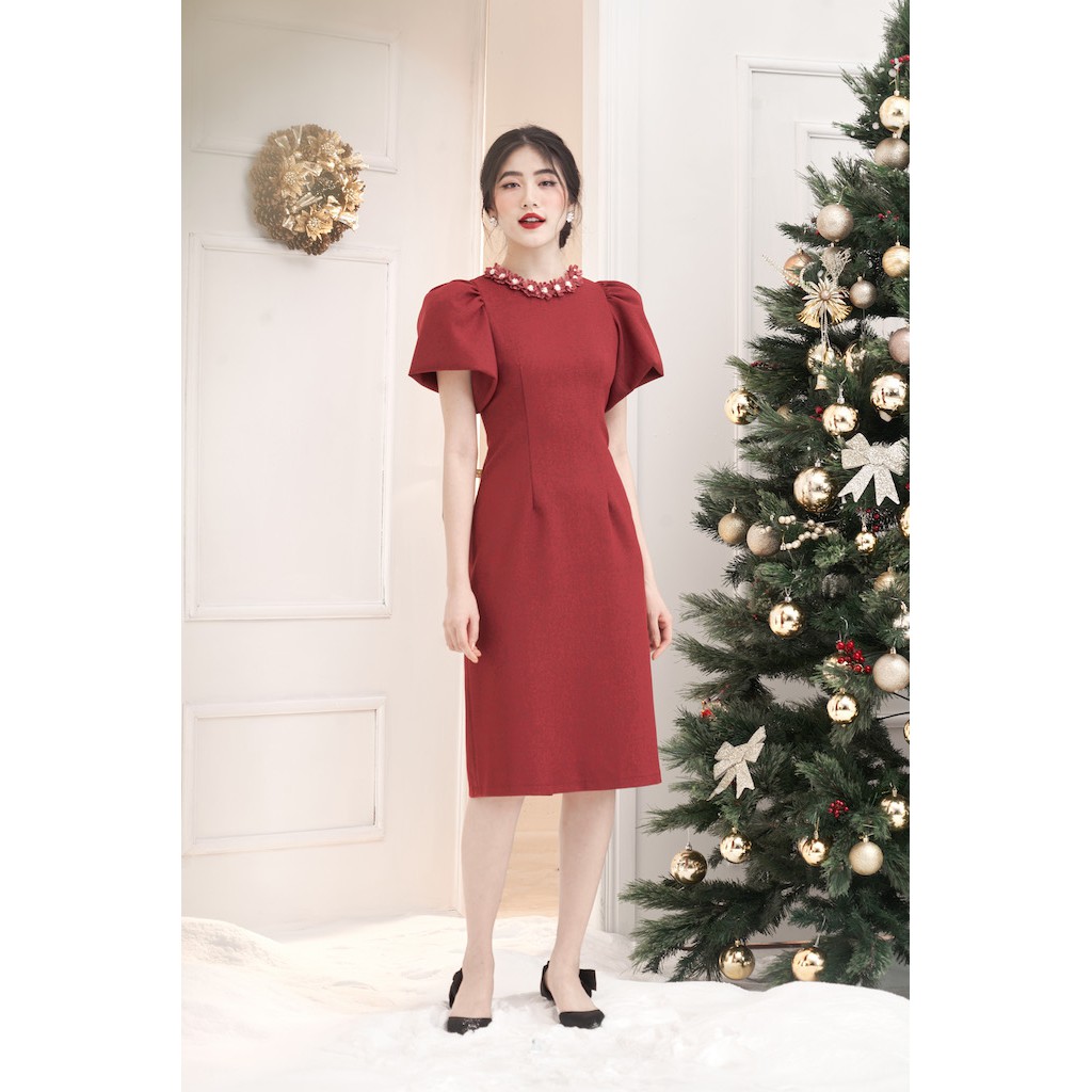 [Mã FAMALLT5 giảm 15% đơn 150k] RẬP - Đầm Đỏ Tay Phồng Có Đính Hoa Cổ - TITI 06 | BigBuy360 - bigbuy360.vn
