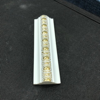 Chỉ nhựa màu trắng hoa văn vàng bản 4cm hoàn thiện bề mặt