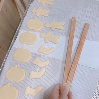cây cán bột,thước đo độ dày của bánh