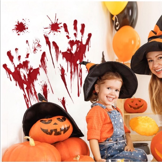 Decal dán tường Halloween - Bàn Tay máu đáng sợ