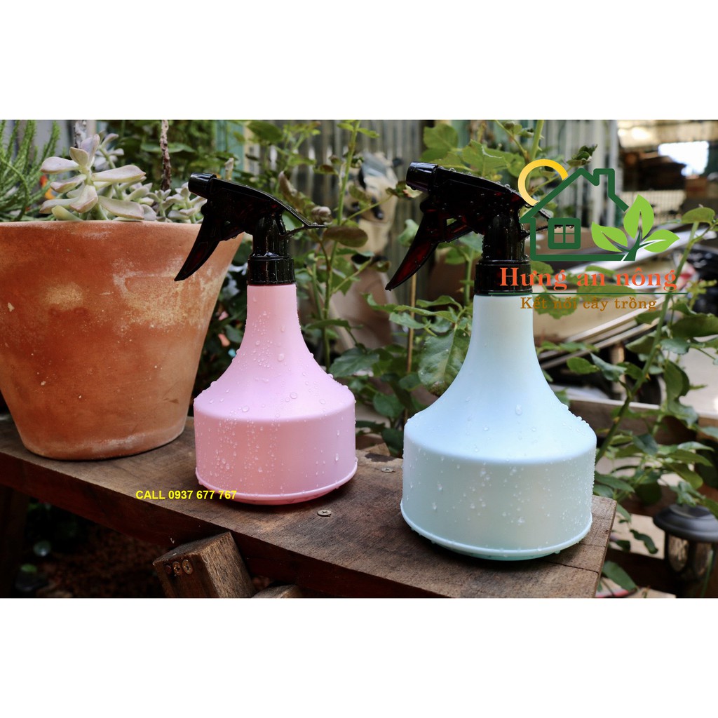 Bình nhựa phun xịt tưới cây cầm tay 600ml