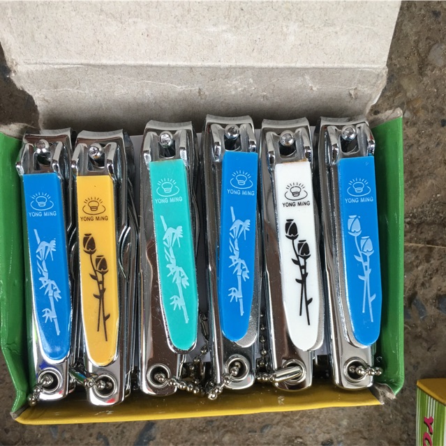 Bấm móng tay