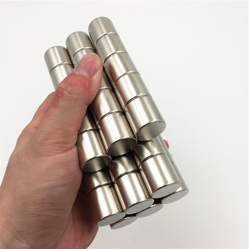 Nam châm đất hiếm 20x20mm loại siêu mạnh từ tính N52