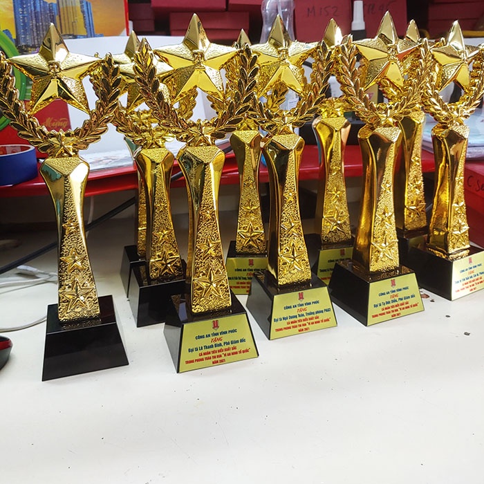 [ Free in ấn nội dung -logo ] Cúp Lưu Niệm Ngôi Sao CPS-29