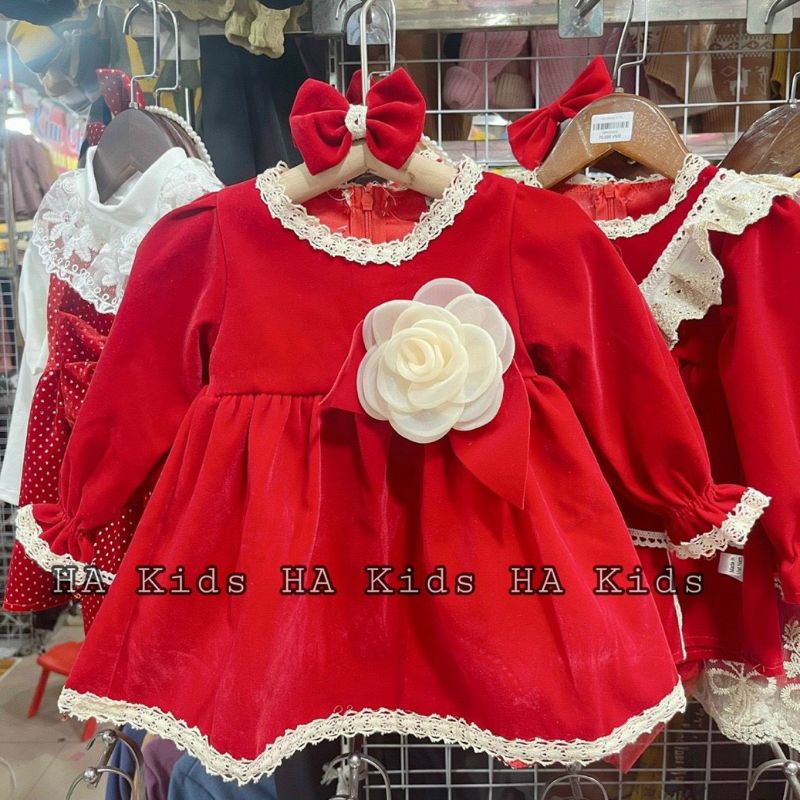 Váy Nhung Đỏ Đính Hoa Kèm Nơ Cài Điệu Đà Cho Bé Gái size 1-7 tuổi (10-20 kg)