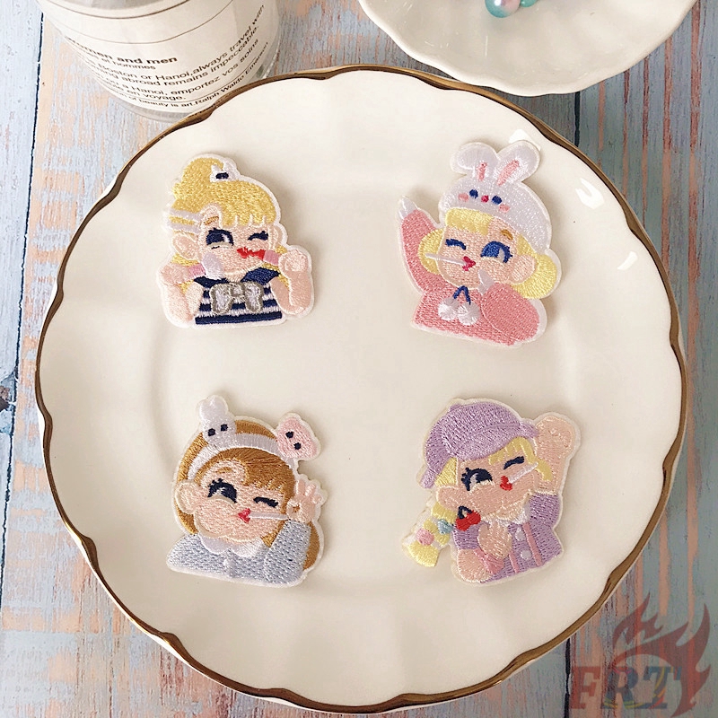 Set 1 / 4 Sticker Ủi Thêu Hình Kẹo Mút Dễ Thương
