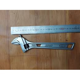 Mỏ lết Nhật Bản độ mở 36mm UM36 LOBSTER