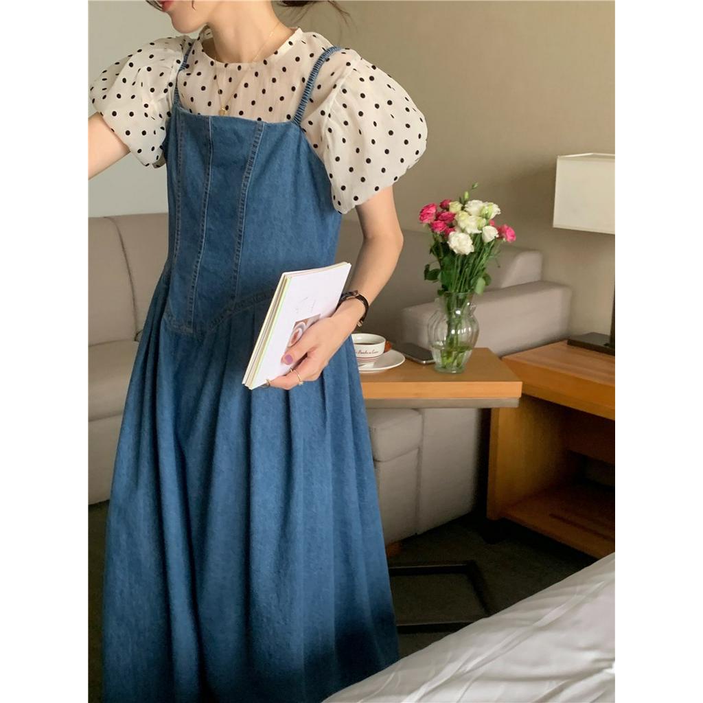 Bộ Áo Sơ Mi Chấm Bi Ngắn Tay Phối Chân Váy Yếm Denim 51489