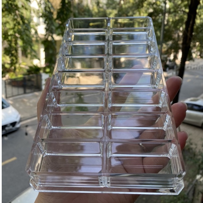 Khay để phấn mắt, son môi trong suốt 16 ngăn