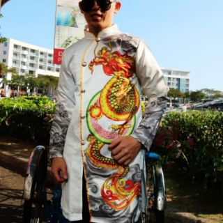 Áo dài cách tân nam.chat vai phi mo