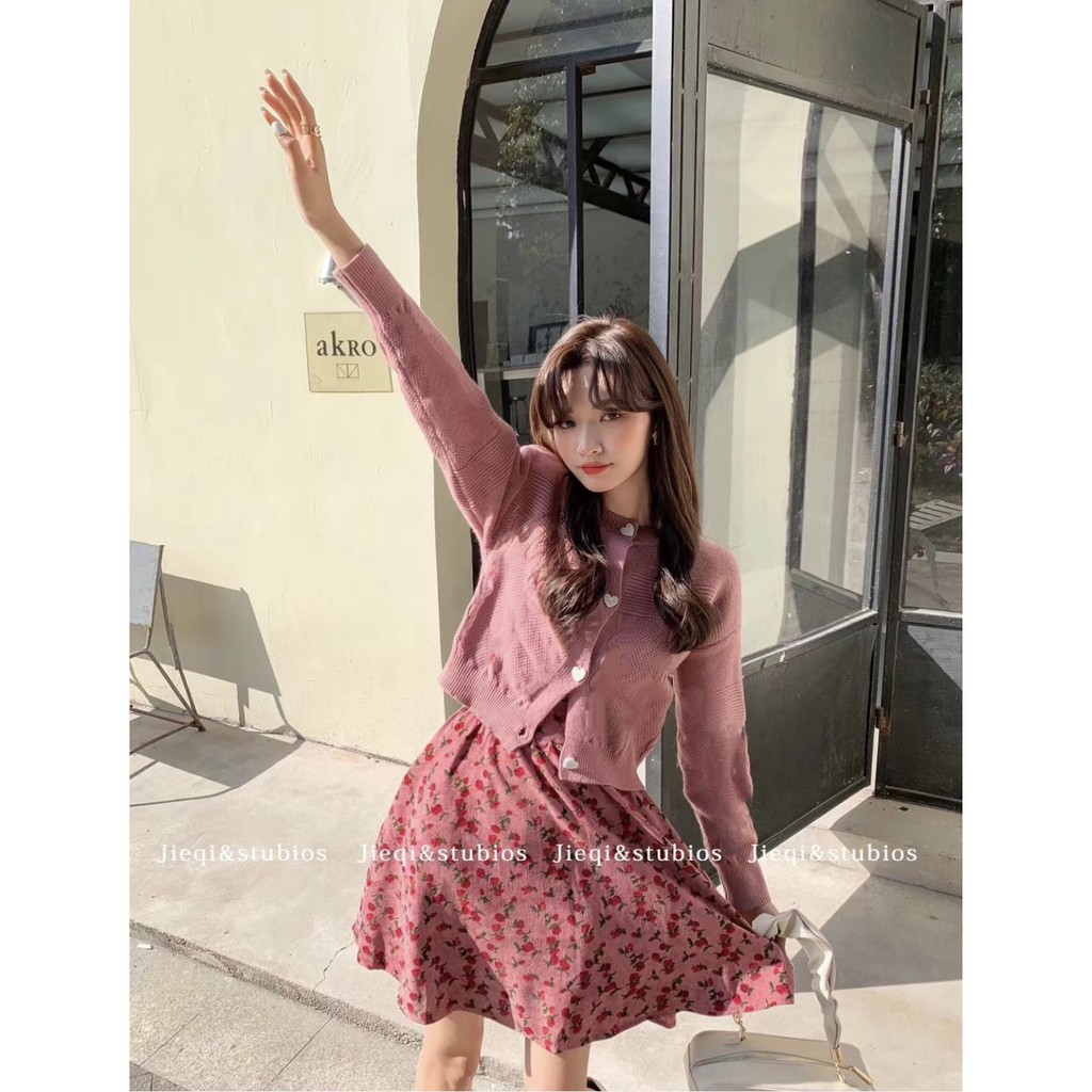 [MUA 1 ĐƯỢC 2] Set Trang Phục Nữ Hai Chi Tiết Áo Cadigan Mỏng Phối Váy Hoa Nhí Ngắn_Điệu Đà | BigBuy360 - bigbuy360.vn