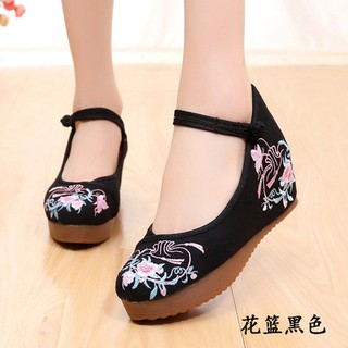 Giày xuồng thêu hoa nhí