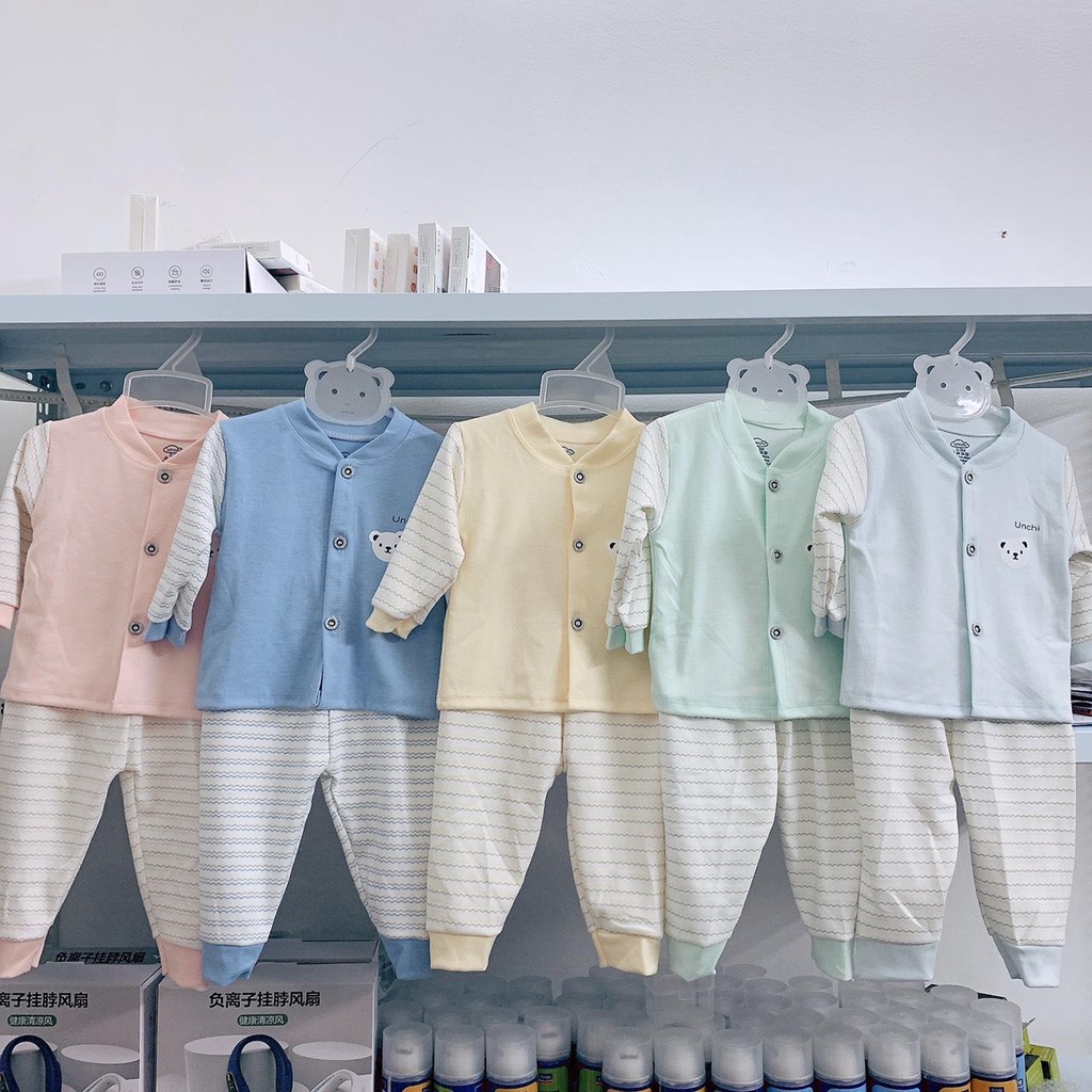 Bộ quần áo mùa đông dài tay cúc cài giữa cổ tàu giữ ấm Unchi vải cotton nỉ co giãn 4 chiều cho bé (5-14kg)