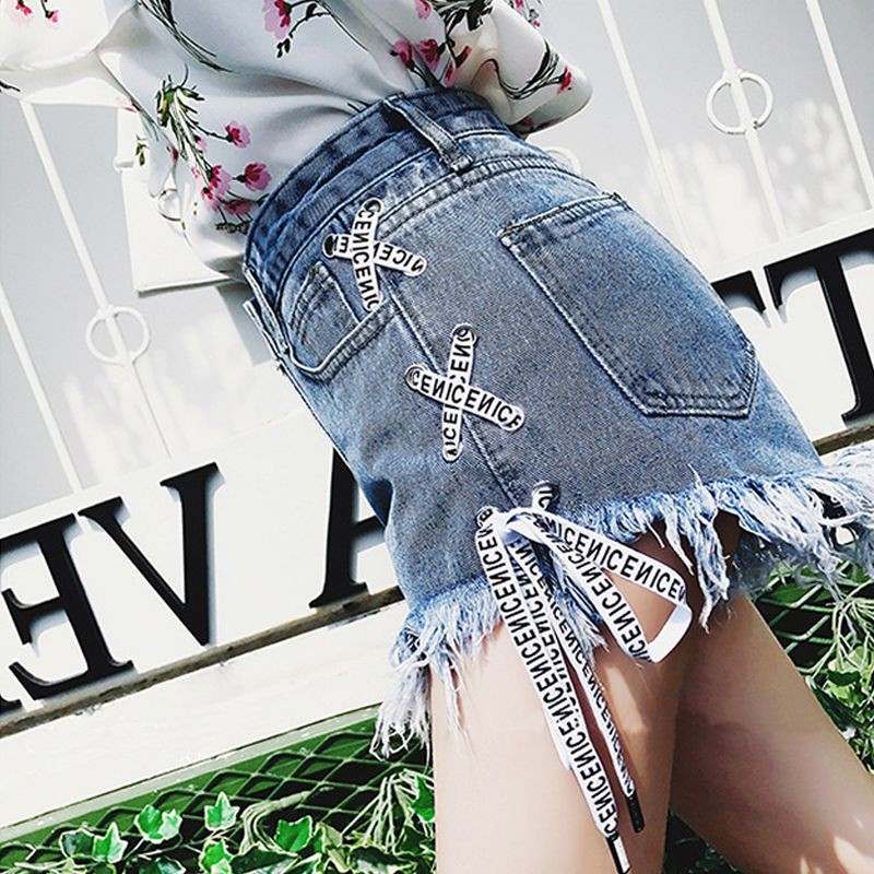 Quần short denim rách gấu phối dây đan chéo bên hông phong cách mùa hè dành cho nữ