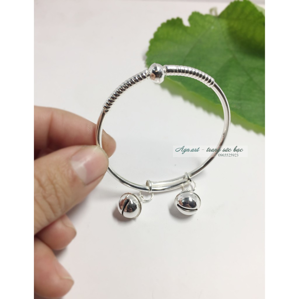 Lắc chân bạc cho bé