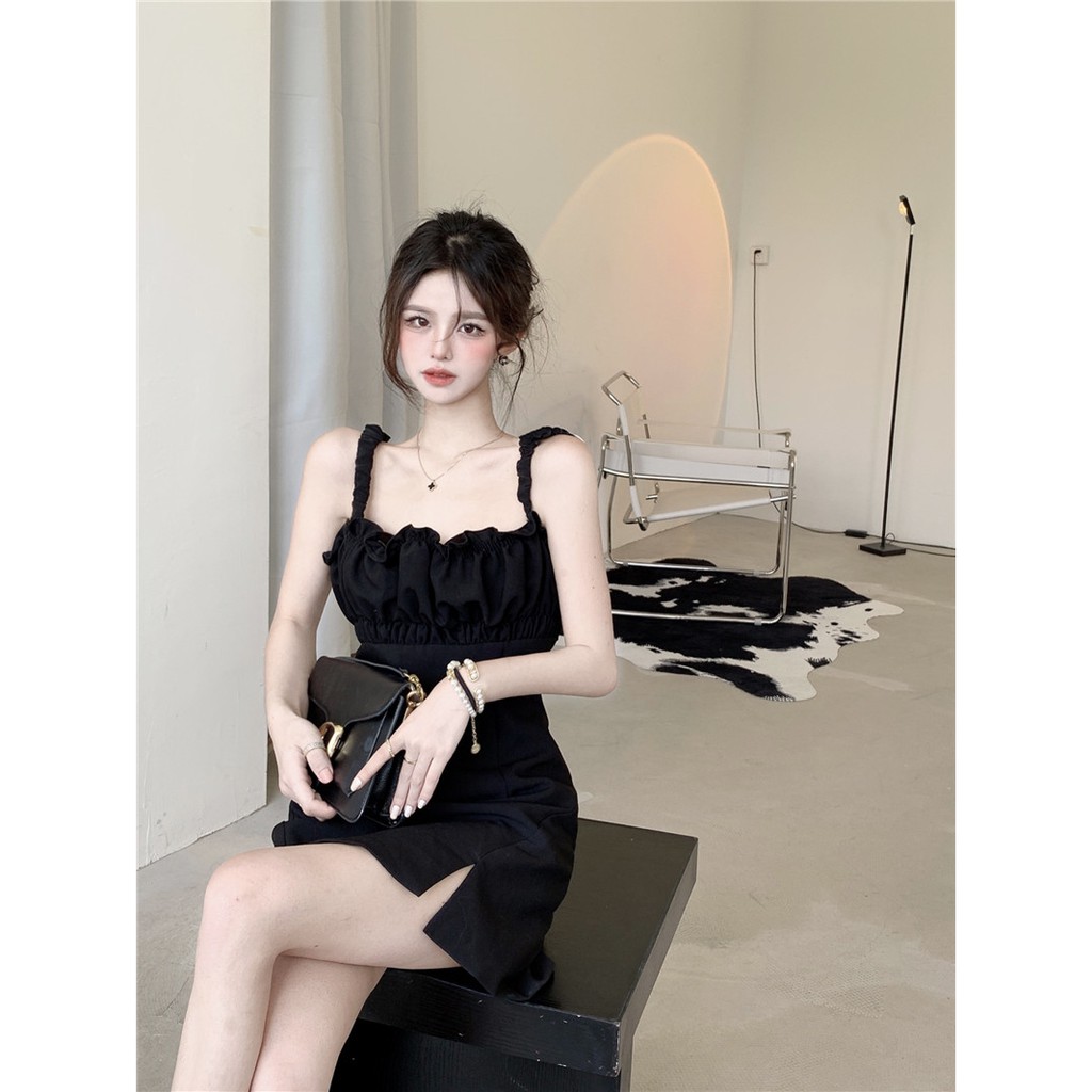 Đầm Hai Dây Cổ Vuông Hở Lưng Màu Đen Quyến Rũ