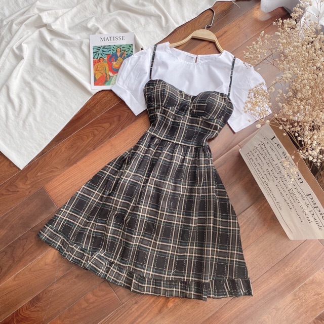 Set yếm xoè caro + áo trắng