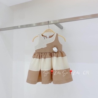 Váy xốp pha hoa ngực bé gái
