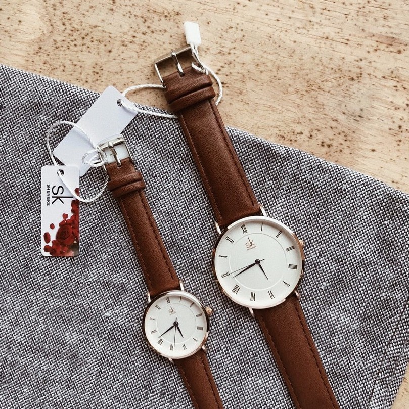 Đồng hồ cặp nam nữ dây da nâu SHENGKE mặt la mã kim xanh đồng hồ đôi chính hãng đẹp Watchesbytif size 28mm & size 40mm | BigBuy360 - bigbuy360.vn