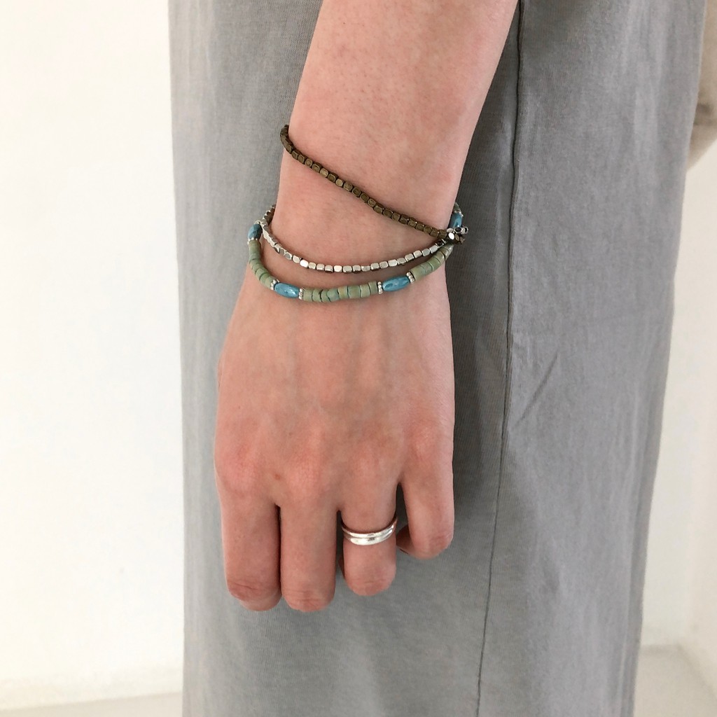 [gwilee] turquoise point bracelet - vòng tay bằng hạt màu xanh lam