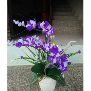 Thành phẩm chậu hoa đá pha lê để bàn