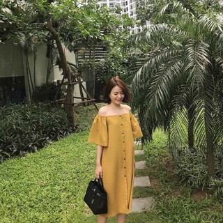 Váy vàng thiết kế cổ vuông