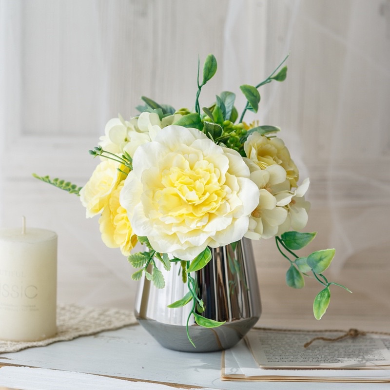 Bình hoa giả cắm sẵn để bàn làm việc trang trí phòng khách kèm chậu hình ly cao mạ kim loại