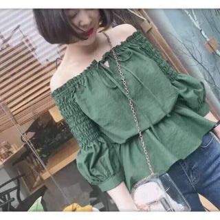 Áo trễ vai xinh dễ thương. Kéo qua để xem ảnh thật
