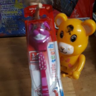 Bàn chải đánh răng trẻ em Aquafresh 6+
