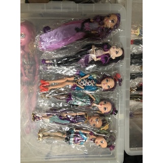 N2 - Búp bê monster high