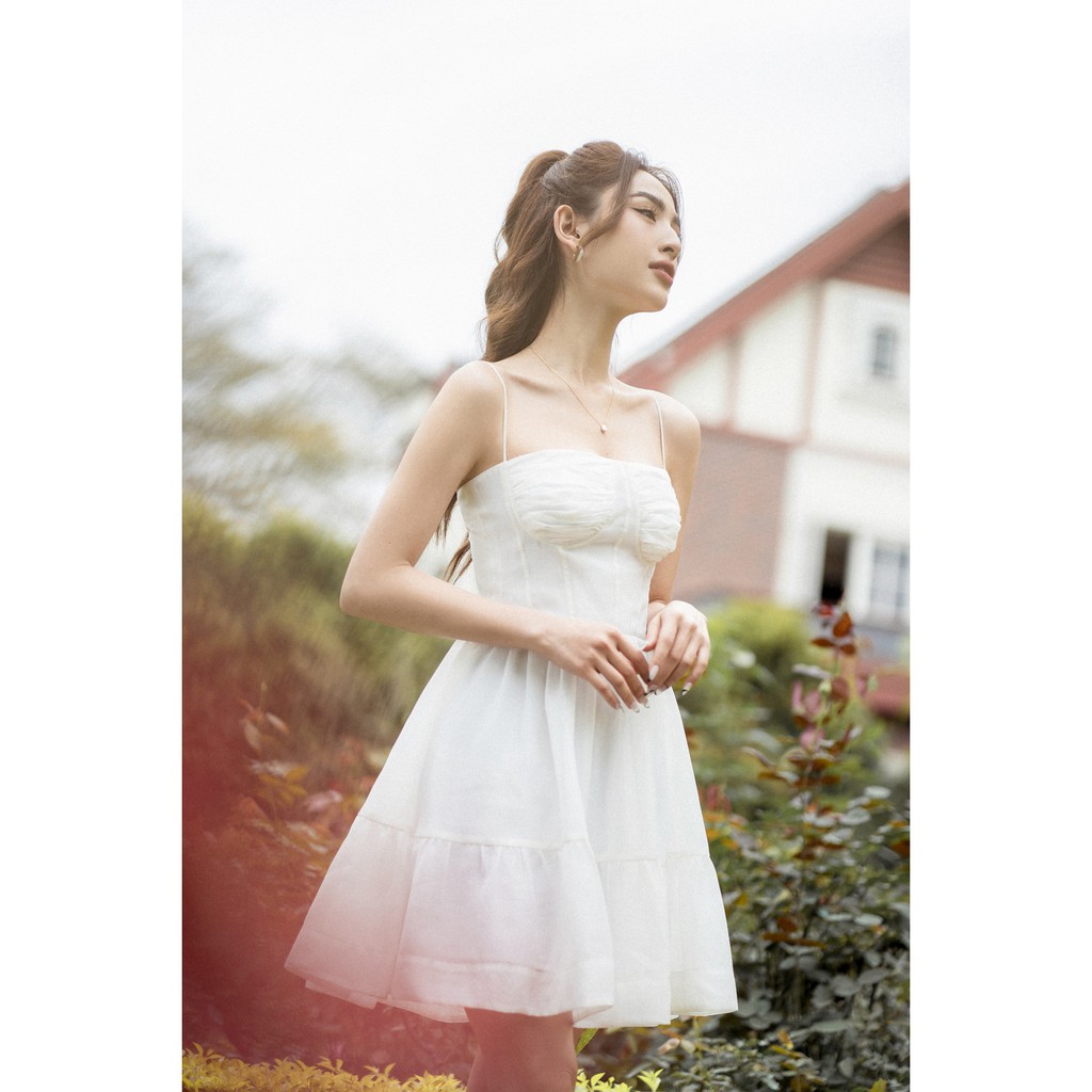 Đầm dai dây RECHIC babydoll xếp ly ngực Dulcie màu trắng | BigBuy360 - bigbuy360.vn